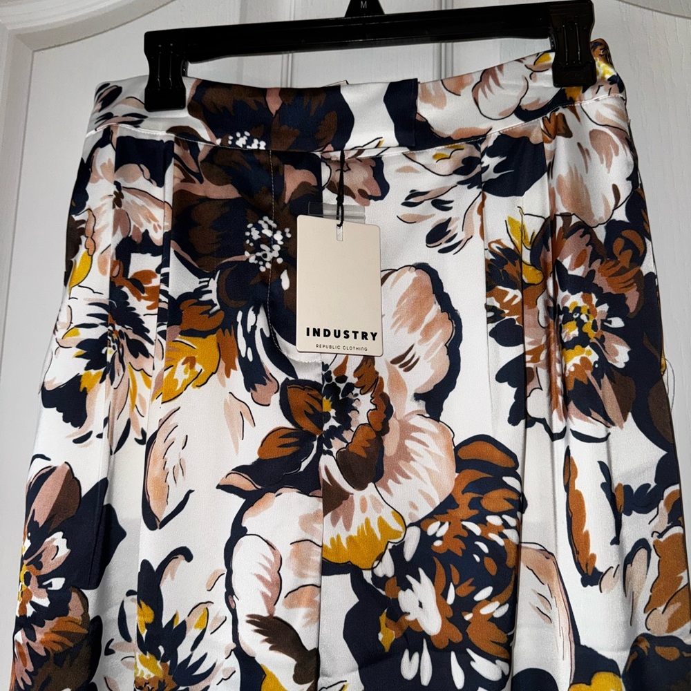 Industry Floral Wide-Leg Pants Silky Size 8 NWT - Picture 3 of 11